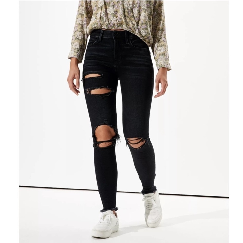 AMERICAN EAGLE Hi-Rise Jegging In Black Distressed